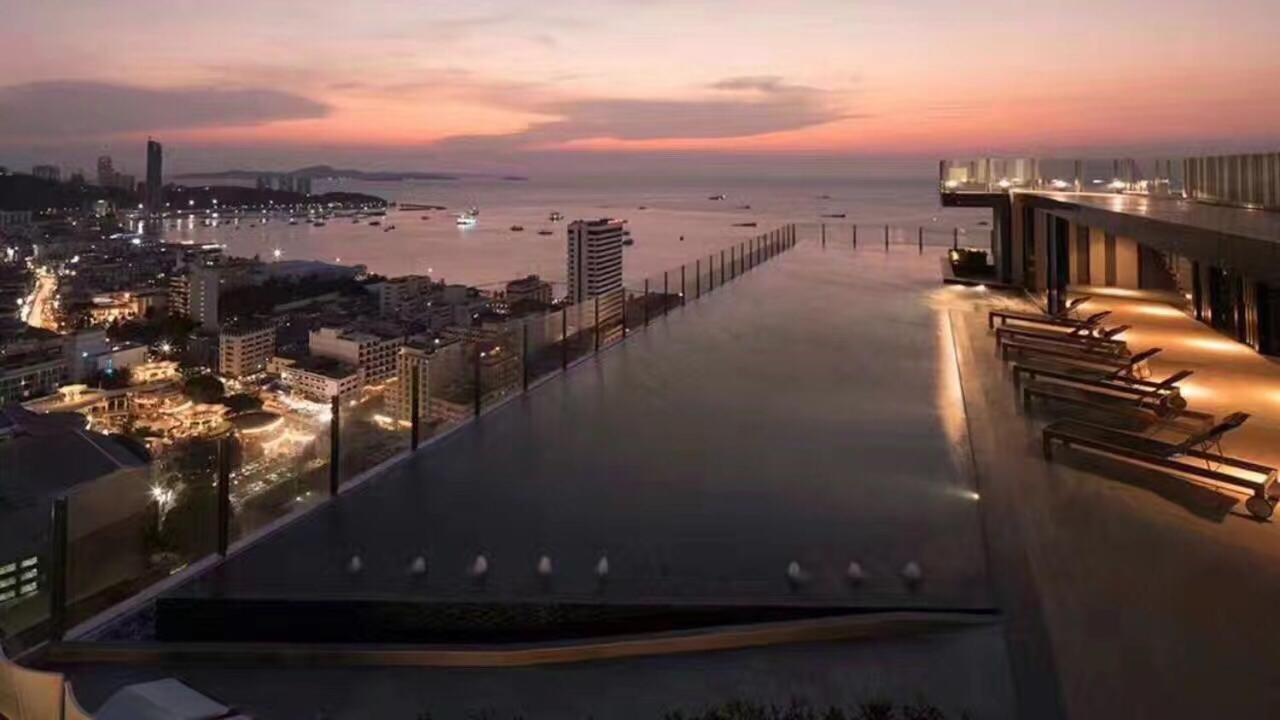 The Base Central Pattaya Extérieur photo